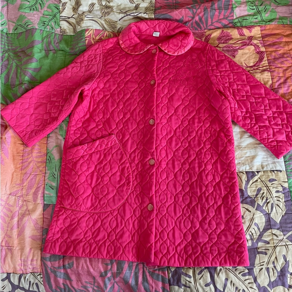 Vintage satin quilted house coat/ robe